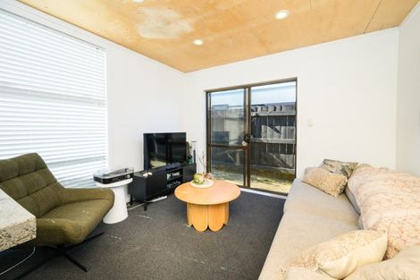 Photo of property in 10 Gladys Place, Kelvin Grove, Palmerston North, 4414