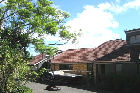 Photo of property in 2/13-15 Second Avenue, Stanley Point, Auckland, 0624