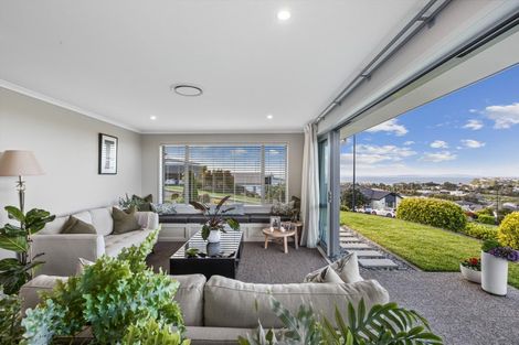 Photo of property in 8 Woodridge Drive, Stanmore Bay, Whangaparaoa, 0932