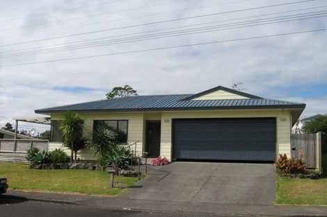 Photo of property in 4a Barron Drive, Green Bay, Auckland, 0604