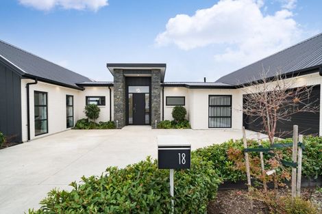 Photo of property in 44 Vaucluse Heights, Fitzherbert, Palmerston North, 4410