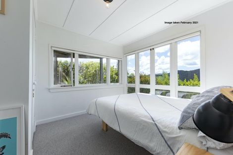 Photo of property in 42 Rayner Road, Piha, 0772