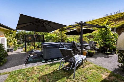 Photo of property in 2 Te Ara Karoiroa Road, Hurford, New Plymouth, 4374