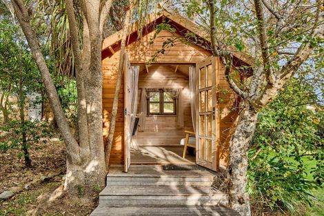 Photo of property in 35 Eruini Street, Waikanae Beach, Waikanae, 5036