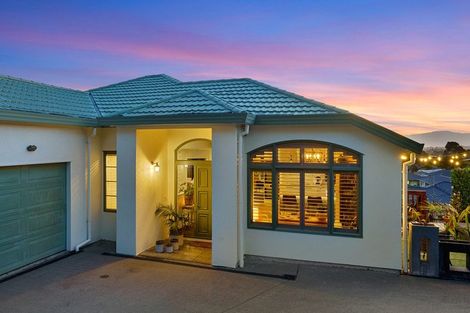 Photo of property in 56 Kakariki Grove, Waikanae, 5036