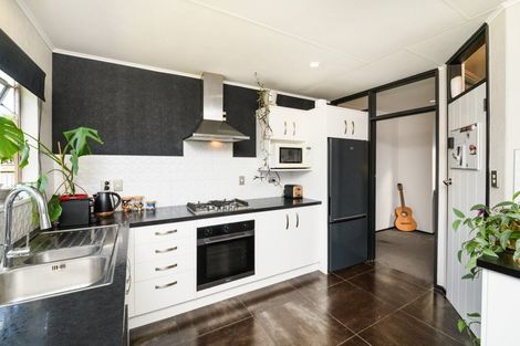 Photo of property in 6 Pukatea Place, Milson, Palmerston North, 4414