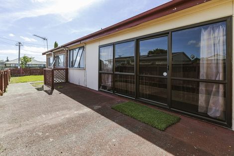 Photo of property in 1/62 Cambridge Terrace, Papatoetoe, Auckland, 2025