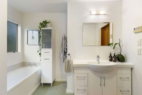 Photo of property in 7a Church Street, Northcote Point, Auckland, 0627