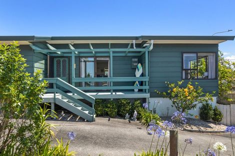 Photo of property in 21 Red Beach Road, Red Beach, 0932