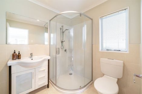 Photo of property in 5 Frankie Stevens Place, Riverstone Terraces, Upper Hutt, 5018