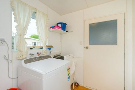 Photo of property in 10 Forbes Place, Kelvin Grove, Palmerston North, 4414