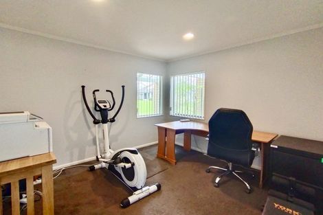 Photo of property in 15 Aspatria Place, Northpark, Auckland, 2013