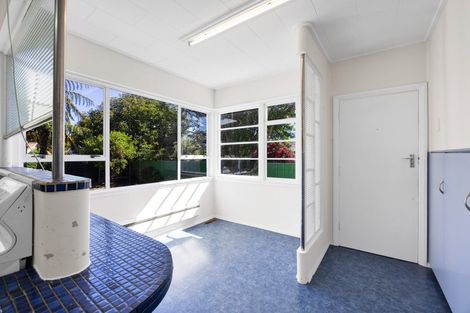 Photo of property in 14 Dives Avenue, Hawera, 4610