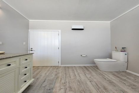 Photo of property in 464 South Road, Omata, New Plymouth, 4374