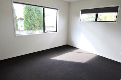 Photo of property in 4/10 Solveig Place, Randwick Park, Auckland, 2105