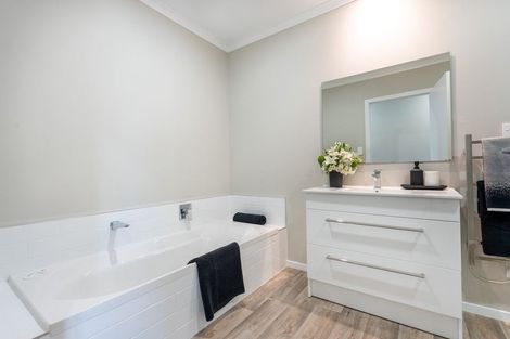 Photo of property in 27b Southsea Crescent, Silverdale, Hamilton, 3216