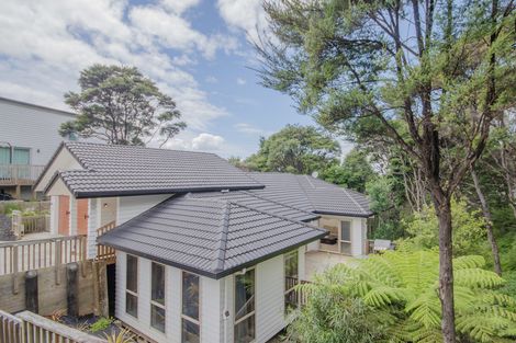Photo of property in 28 Mccahon Place, Titirangi, Auckland, 0604