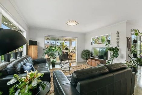 Photo of property in 1 Gibson Place, Papamoa Beach, Papamoa, 3118