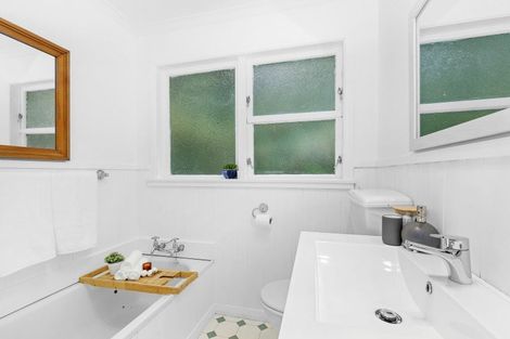 Photo of property in 5 Richmond Hill, Glenside, Wellington, 6037