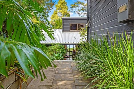 Photo of property in 16 Clinton Road, Tawharanui Peninsula, Matakana, 0986