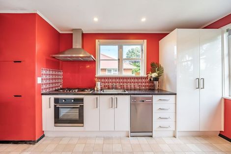 Photo of property in 18 Atiawa Crescent, Waiwhetu, Lower Hutt, 5010