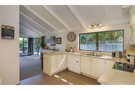 Photo of property in 2/2 Ceramco Place, Torbay, Auckland, 0630