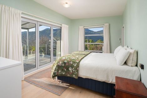 Photo of property in 33 Harbour View Heights, Picton, 7220