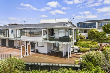 Photo of property in 2/7 Pounamu Place, Shelly Park, Auckland, 2014