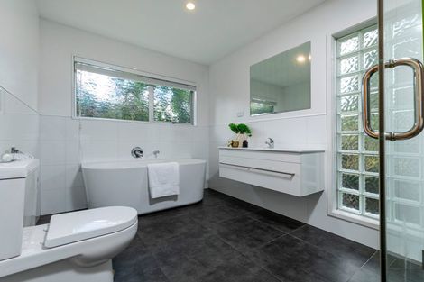 Photo of property in 101 Old Railway Road, Kumeu, 0892