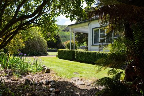 Photo of property in 6 Totara Road, Kumeroa, Woodville, 4997