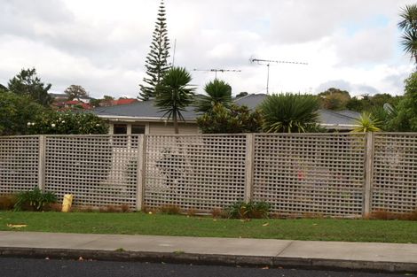 Photo of property in 25 Trelawn Place, Cockle Bay, Auckland, 2014