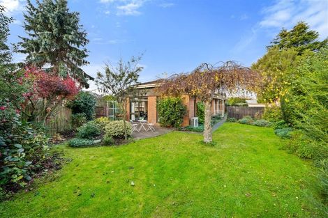 Photo of property in 22 Camberwell Place, Avonhead, Christchurch, 8042
