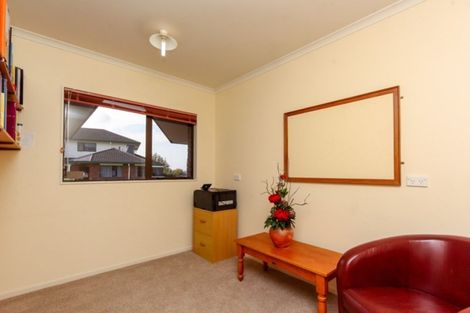 Photo of property in 7 Sandel Rise, Merrilands, New Plymouth, 4312