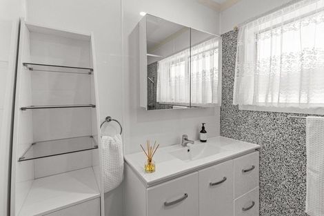 Photo of property in 20-20a Huatoki Street, Vogeltown, New Plymouth, 4310