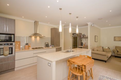 Photo of property in 28 Mccahon Place, Titirangi, Auckland, 0604