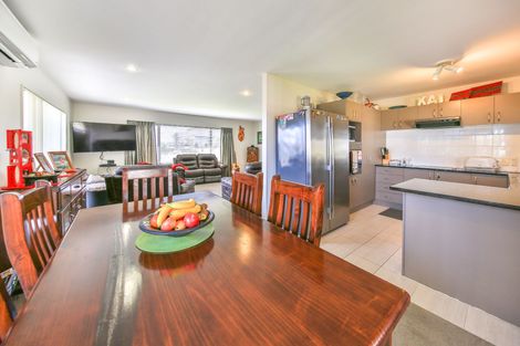 Photo of property in 8 Staten Place, Mangere, Auckland, 2022