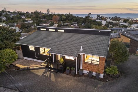 Photo of property in 2/55a Woodlands Crescent, Browns Bay, Auckland, 0630