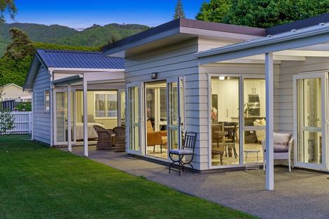 Photo of property in 16 Sunny Glen, Waikanae, 5036