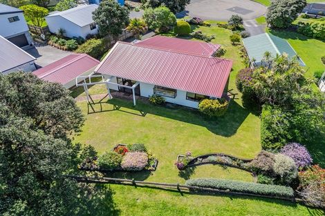 Photo of property in 8 Pio Pio Place, Waikanae Beach, Waikanae, 5036