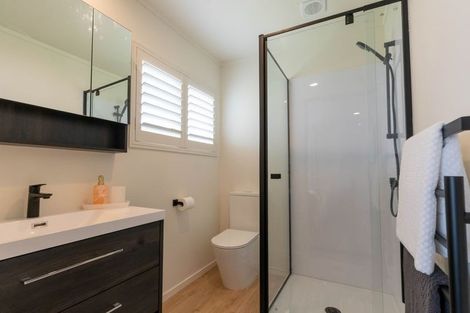 Photo of property in 26 Whiting Grove, West Harbour, Auckland, 0618