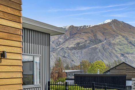 Photo of property in 4 Kahu Close, Wanaka, 9305