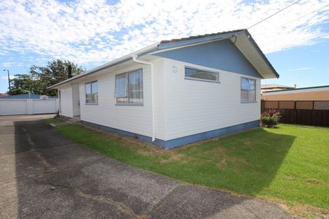 Photo of property in 97 Vodanovich Road, Te Atatu South, Auckland, 0610