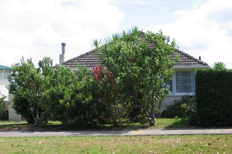 Photo of property in 11 Armagh Road, Blockhouse Bay, Auckland, 0600