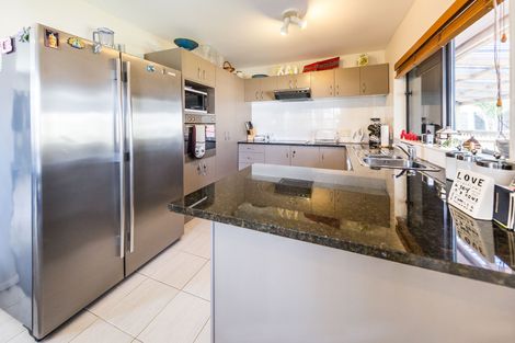 Photo of property in 8 Staten Place, Mangere, Auckland, 2022