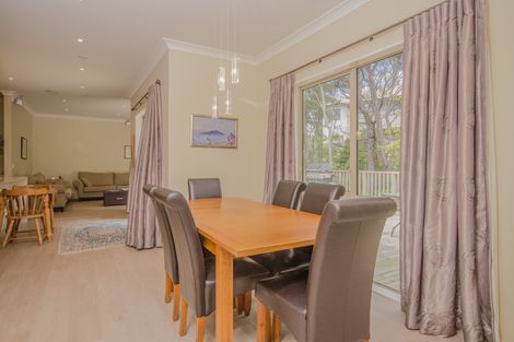 Photo of property in 28 Mccahon Place, Titirangi, Auckland, 0604