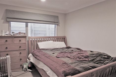 Photo of property in 15 Speldhurst Grove, Stokes Valley, Lower Hutt, 5019