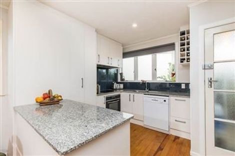 Photo of property in 1/50 Bond Crescent, Forrest Hill, Auckland, 0620