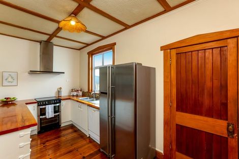 Photo of property in 5 Huatoki Street, Vogeltown, New Plymouth, 4310