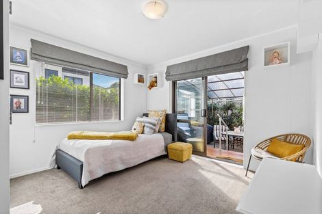 Photo of property in 2/1 Bluefin Way, West Harbour, Auckland, 0618