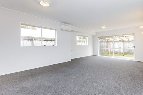 Photo of property in 2/41 Uxbridge Road, Mellons Bay, Auckland, 2014